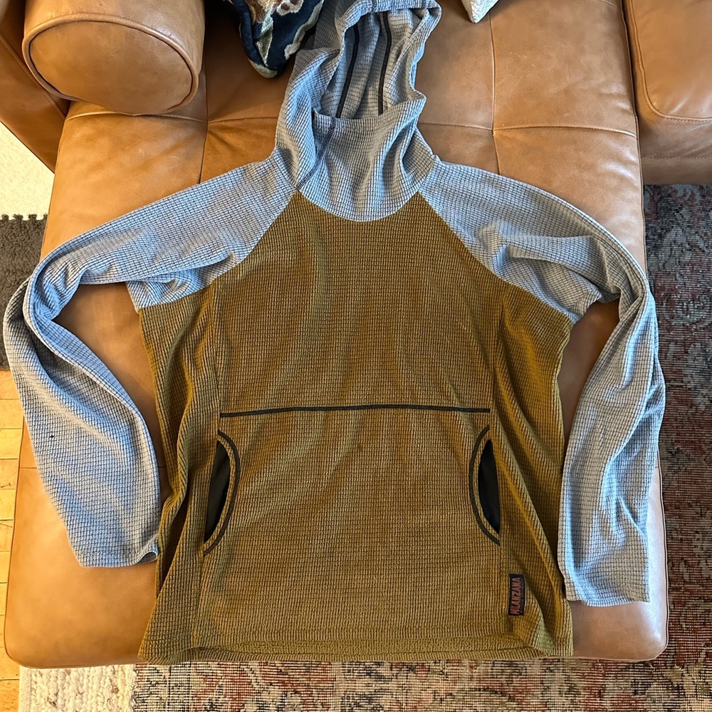 Men’s melanzana size medium-mustard and light blue